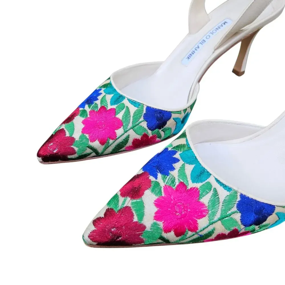 Manolo Blahnik Kitten Heels Embroidered Slingback - Size 39 EU - Picture 3 of 9